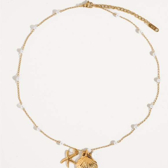 Jewelry - 18k Plated Gold Non-Tarnish Seashell and  Starfish Necklace